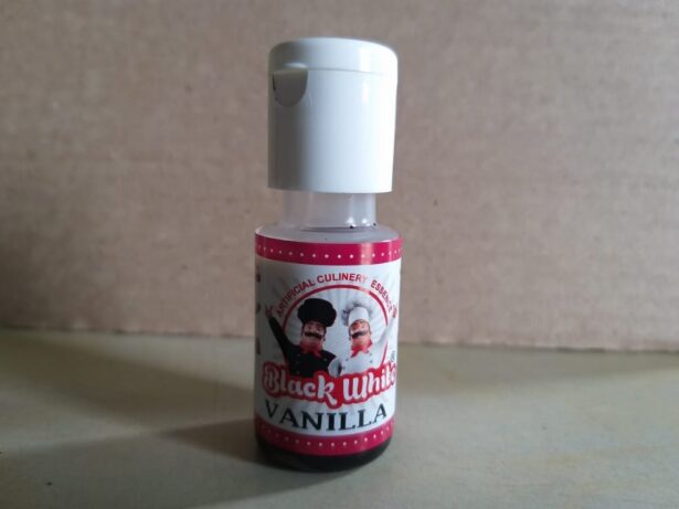 BLACK WHITE VANILLA ESSENCE 28ML